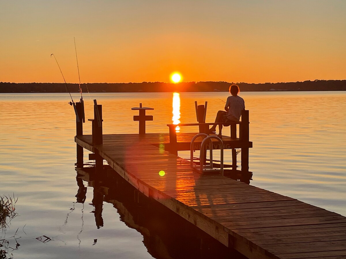 Pet Friendly "Reel Chill" Lakehouse