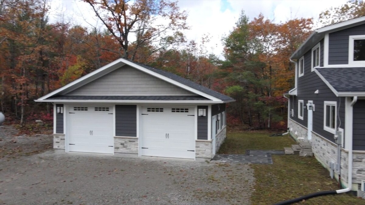 Crooked Bay Ski Winter Lakeview Family Cottage