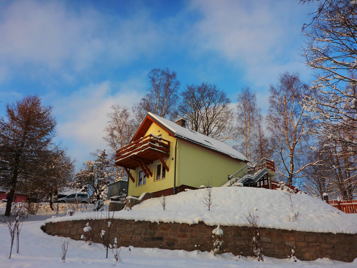 Jagodka公寓。桑拿房和巨人山景