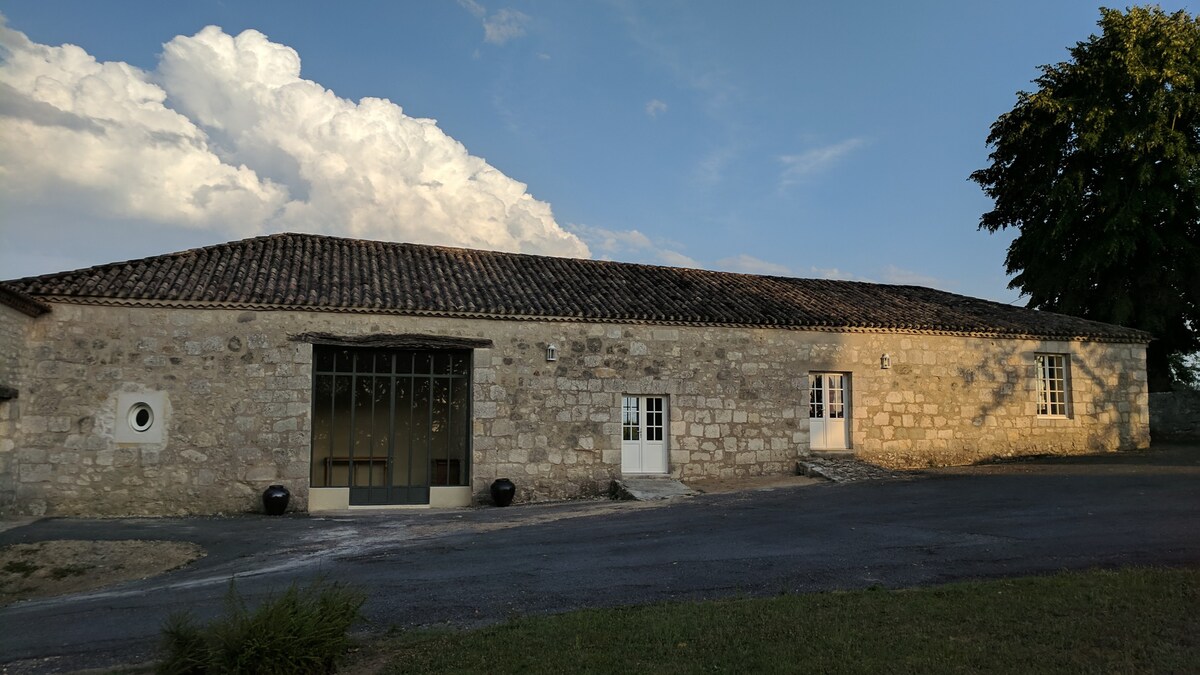 Ancient Stables from 17th, 16 p, 8 bedrooms, Pool
