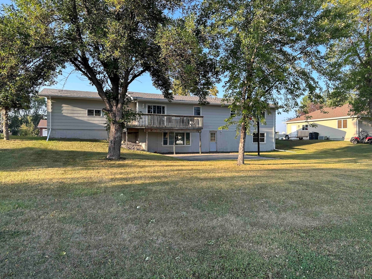 House in Manvel just 10 Min North of Grand Forks!