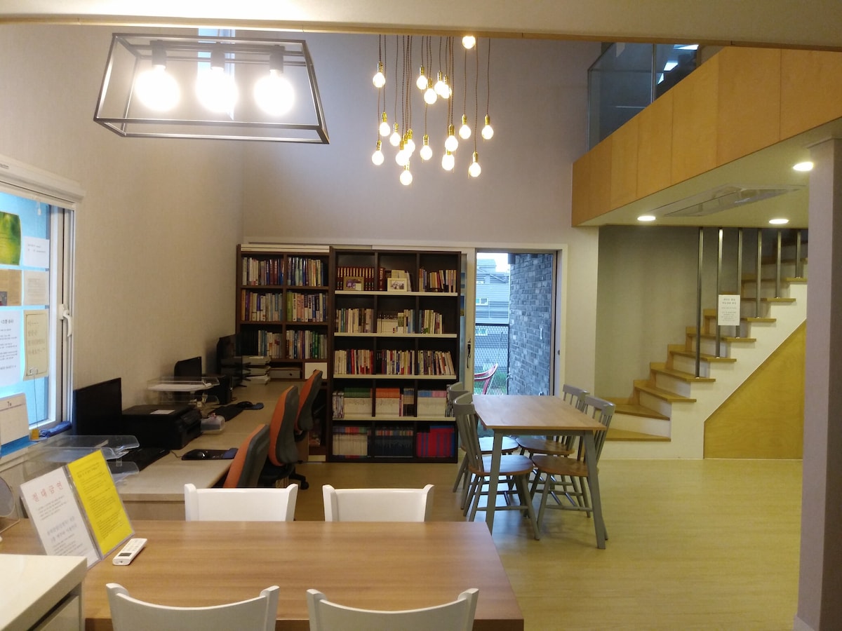 （ Yangsan No. 4. Special room ） Yongok Specialty LP Bar and Neighborhood Bookstore Music B&B A House。旅行者住宿和商务差旅住宿