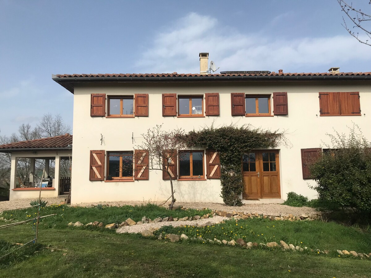 Villa avec piscine, terrain de pétanque au calme