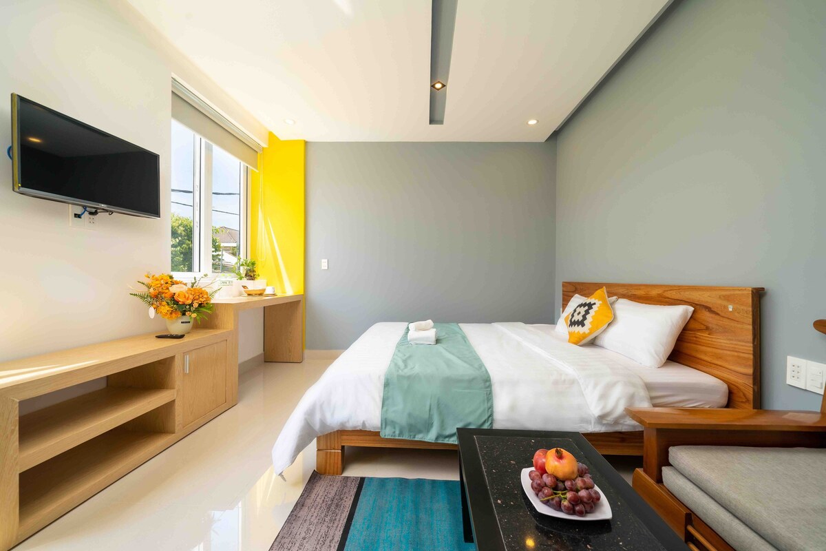 studio with king bed- Dao Tien homestay