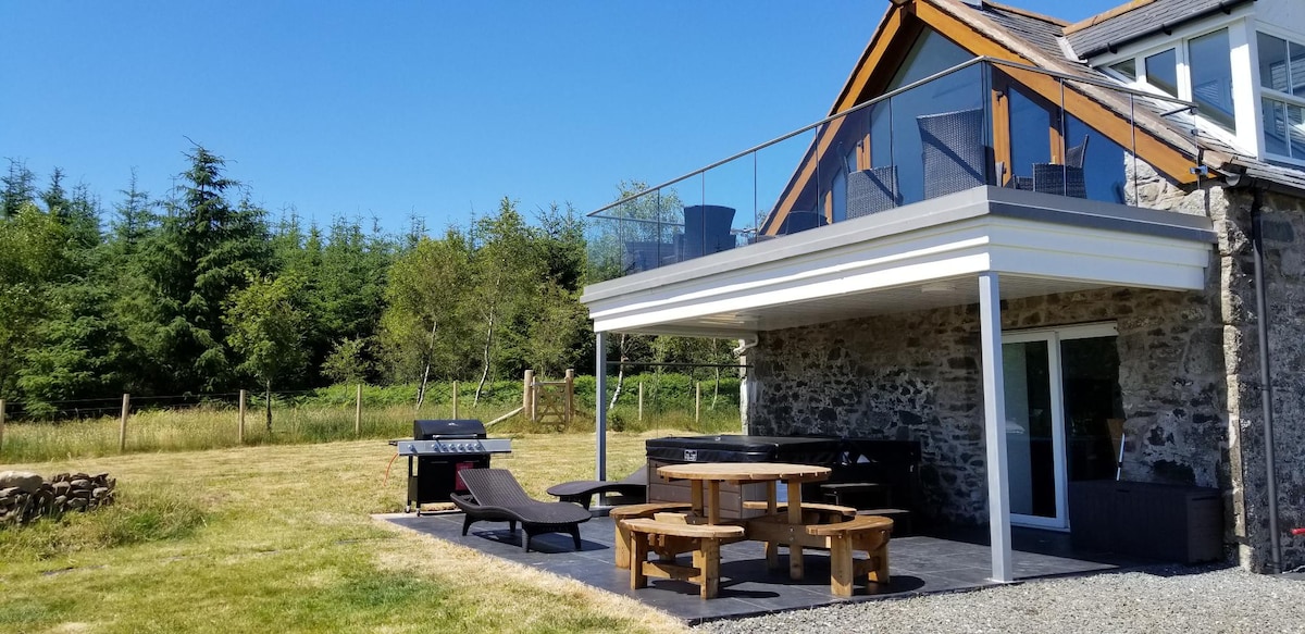 Cot Cottage - Panoramic Views & Hot Tub!