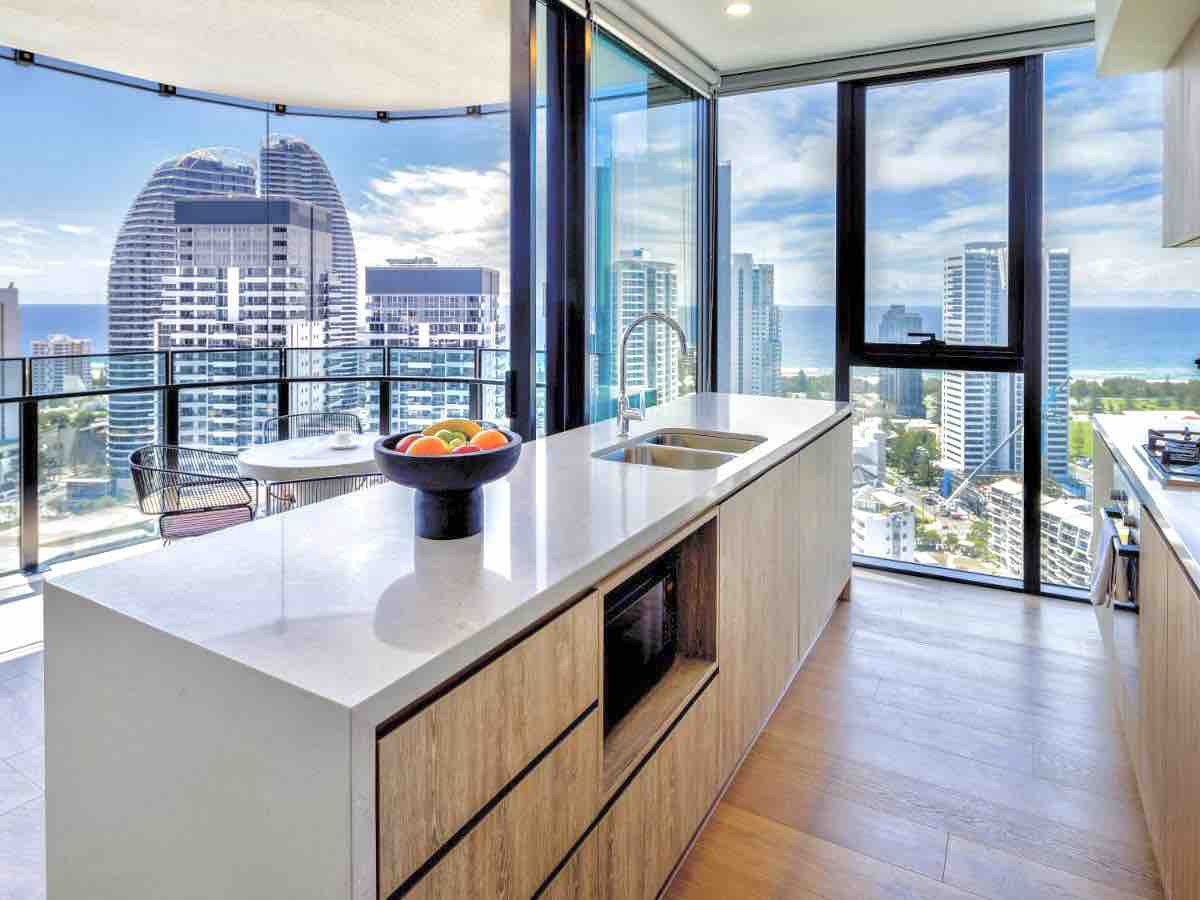 Luxury 3-Bedroom Star Broadbeach - Stunning Views