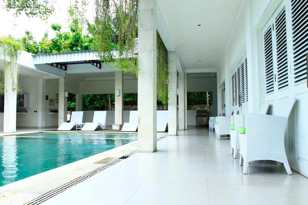 Villa Putih Lovina