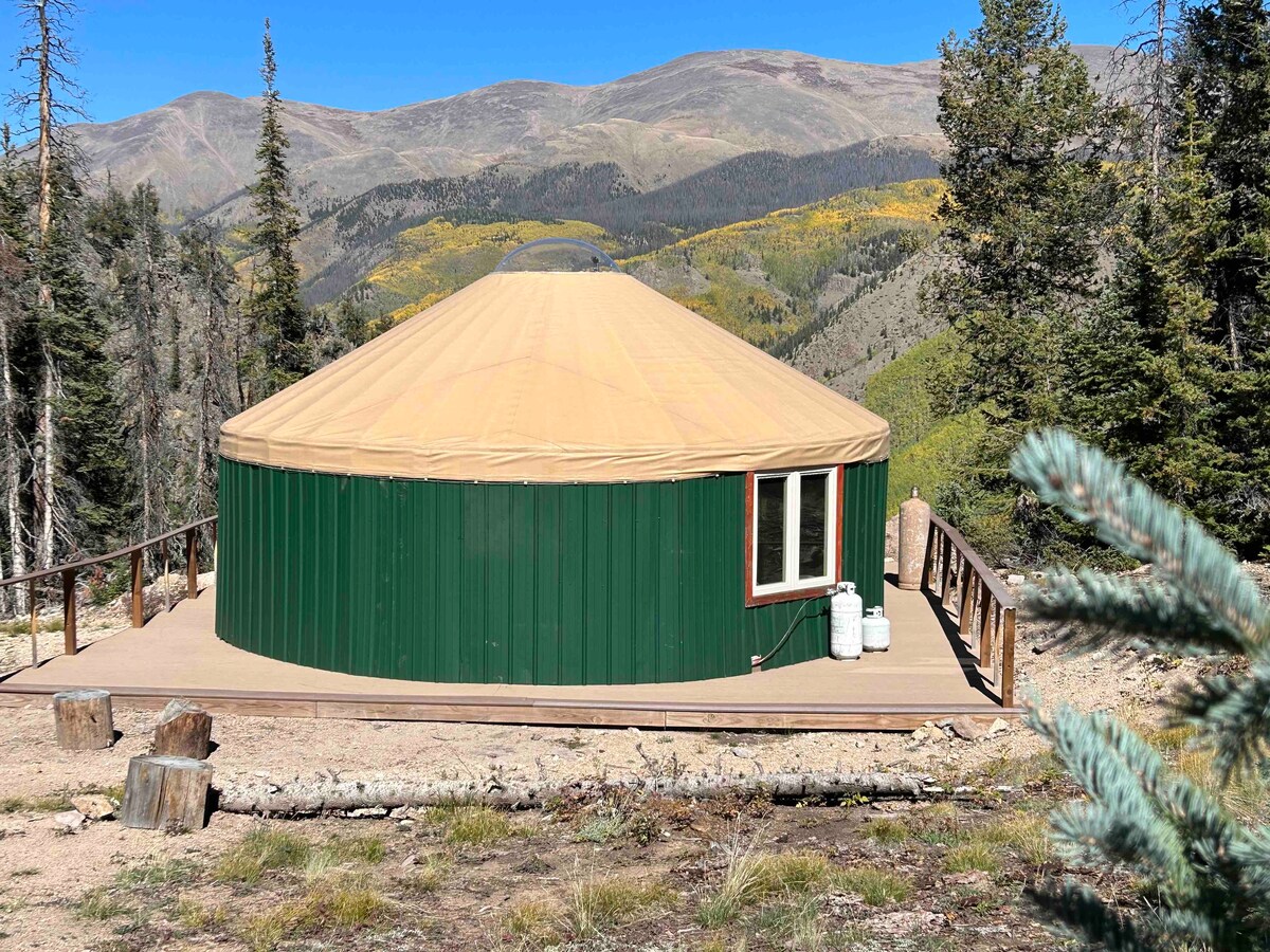 参观Creede附近的全新Eagle Nest Yurt ！