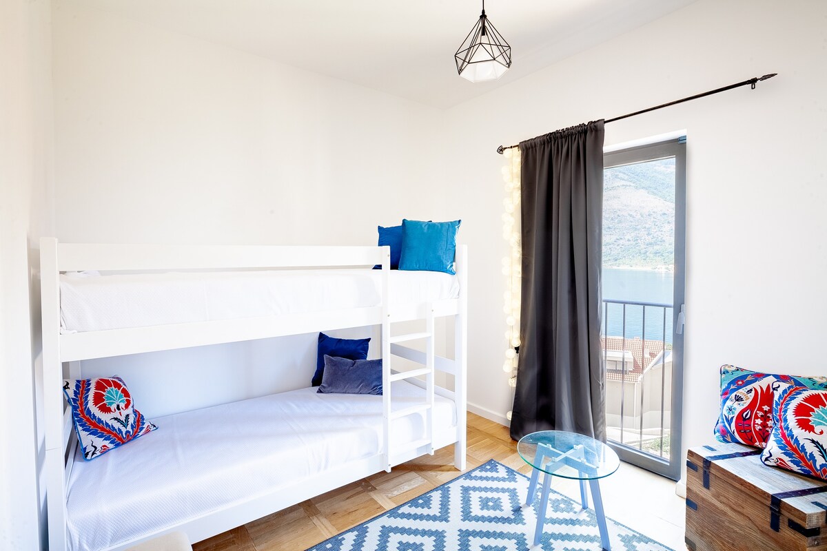 ★ BEACH APARTMENT WITH SEA -AND KOTOR VIEW