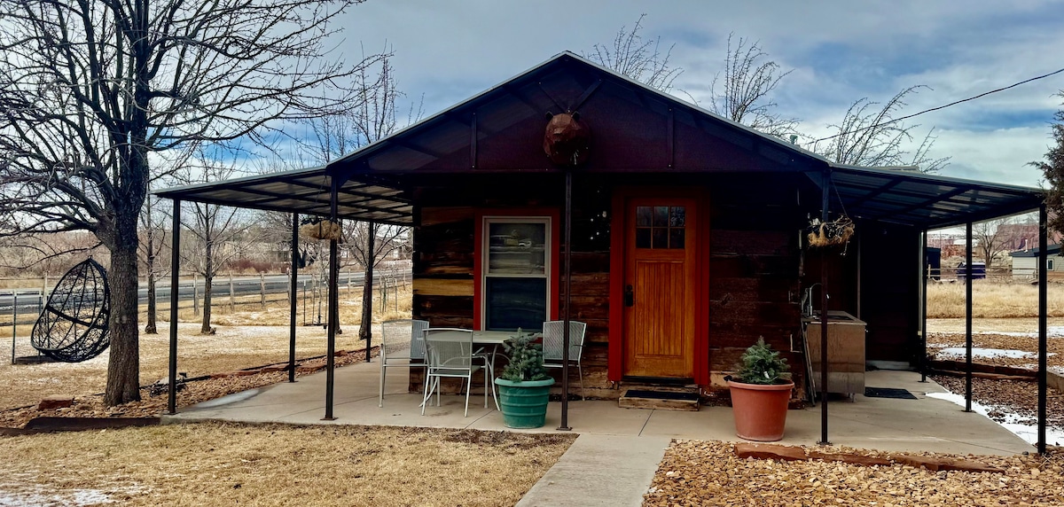 Renovated 1800s Pioneer Cabin 8 min 2 Capitol Reef