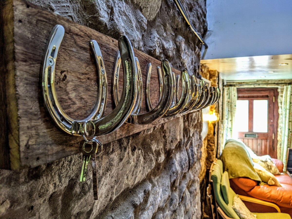 The Hayloft Rustic Glamping Barn, Caldbeck Village