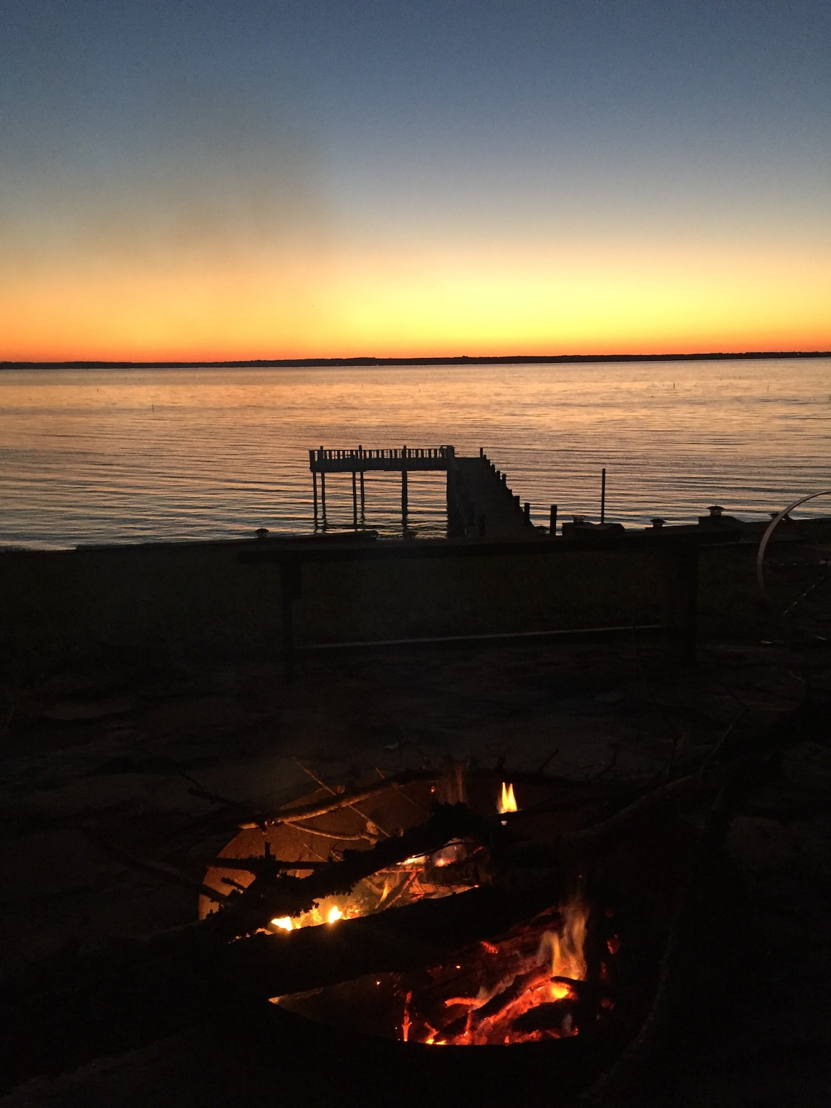 托莱多本德（ Toledo Bend ）的舒适钓鱼小屋，欣赏日落美景