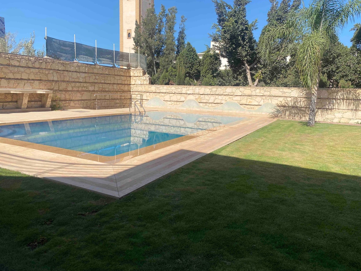Magnifique villa de 1000m2 avec piscine et jardin