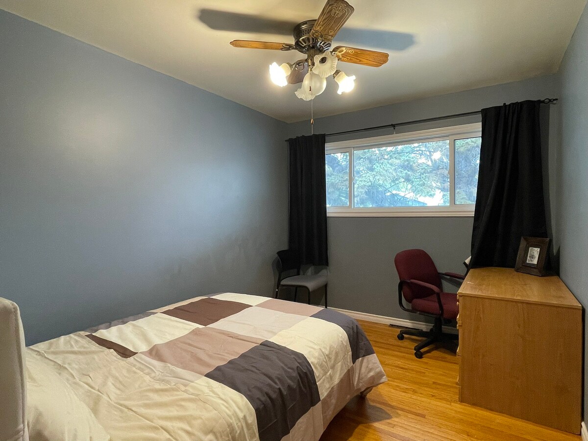 Moose Jaw quiet neighborhood , 3 bed guest suite