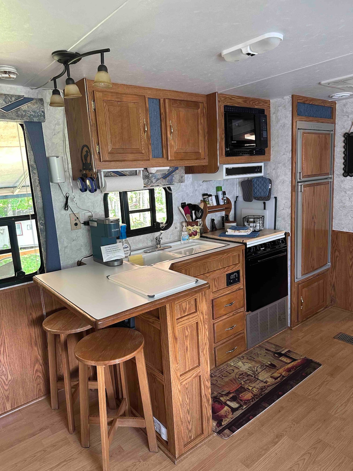 Beautiful 38’ 2 bedroom camper on the river!