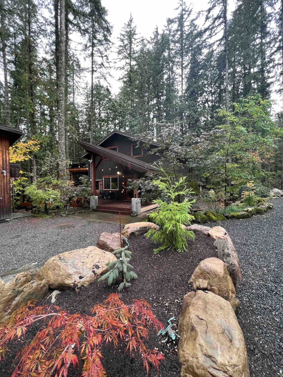 MtBaker MoonshineCabin GlacierWA PetsOk HotTub