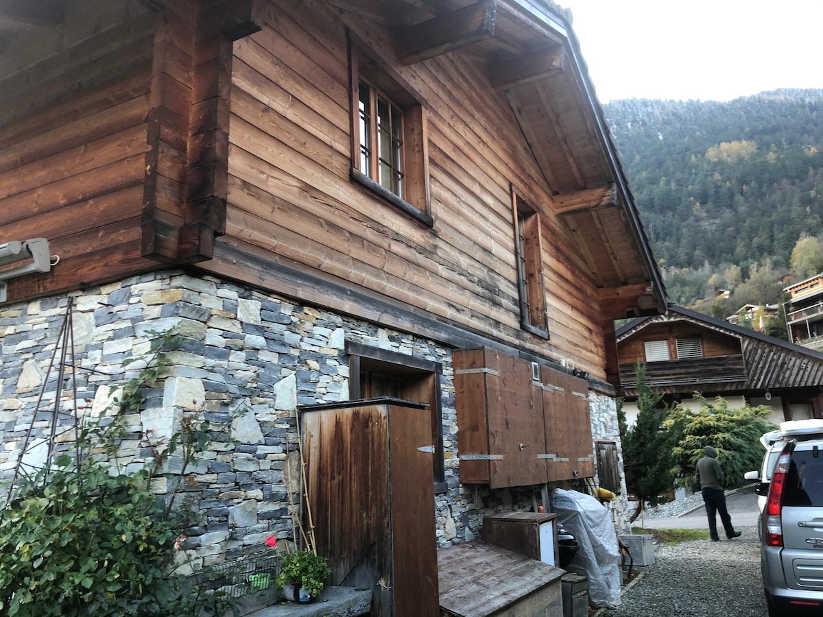 Spacious wooden chalet with jacuzzi - Verbier!