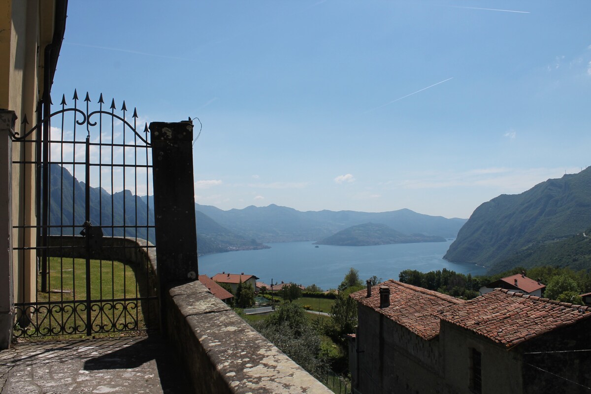 the Plateau of Flowers, Esmate Lago d 'Iseo