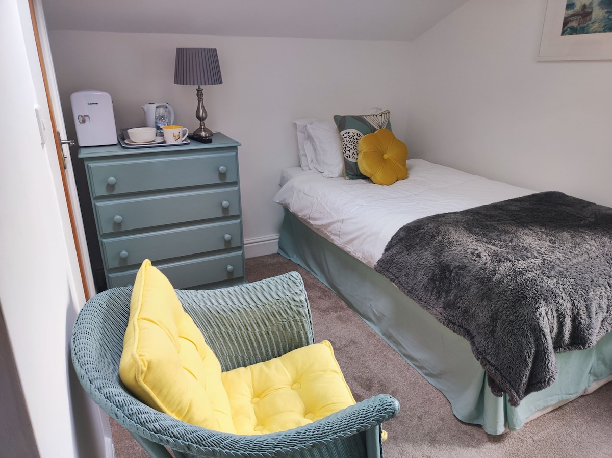 Peaceful en-suite room on a farm