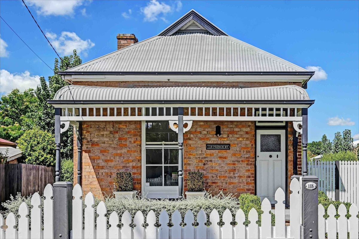 Prince Street Cottage - Pet Friendly