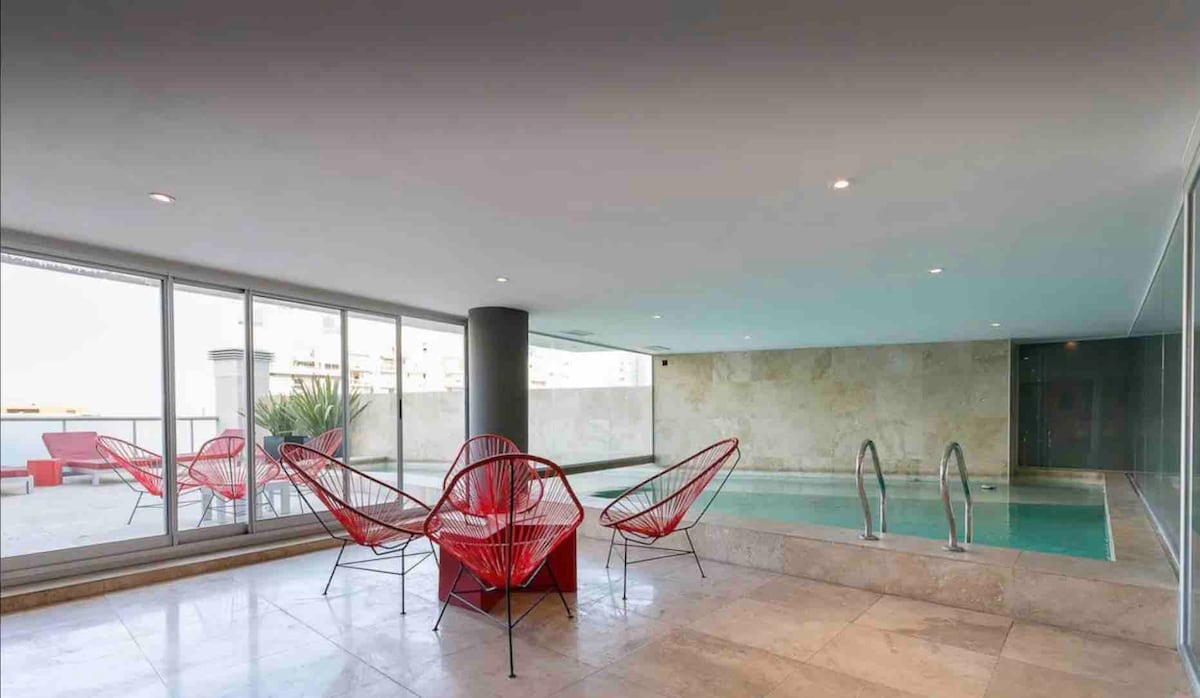 Luxurious tower studio with pool, sauna and gym