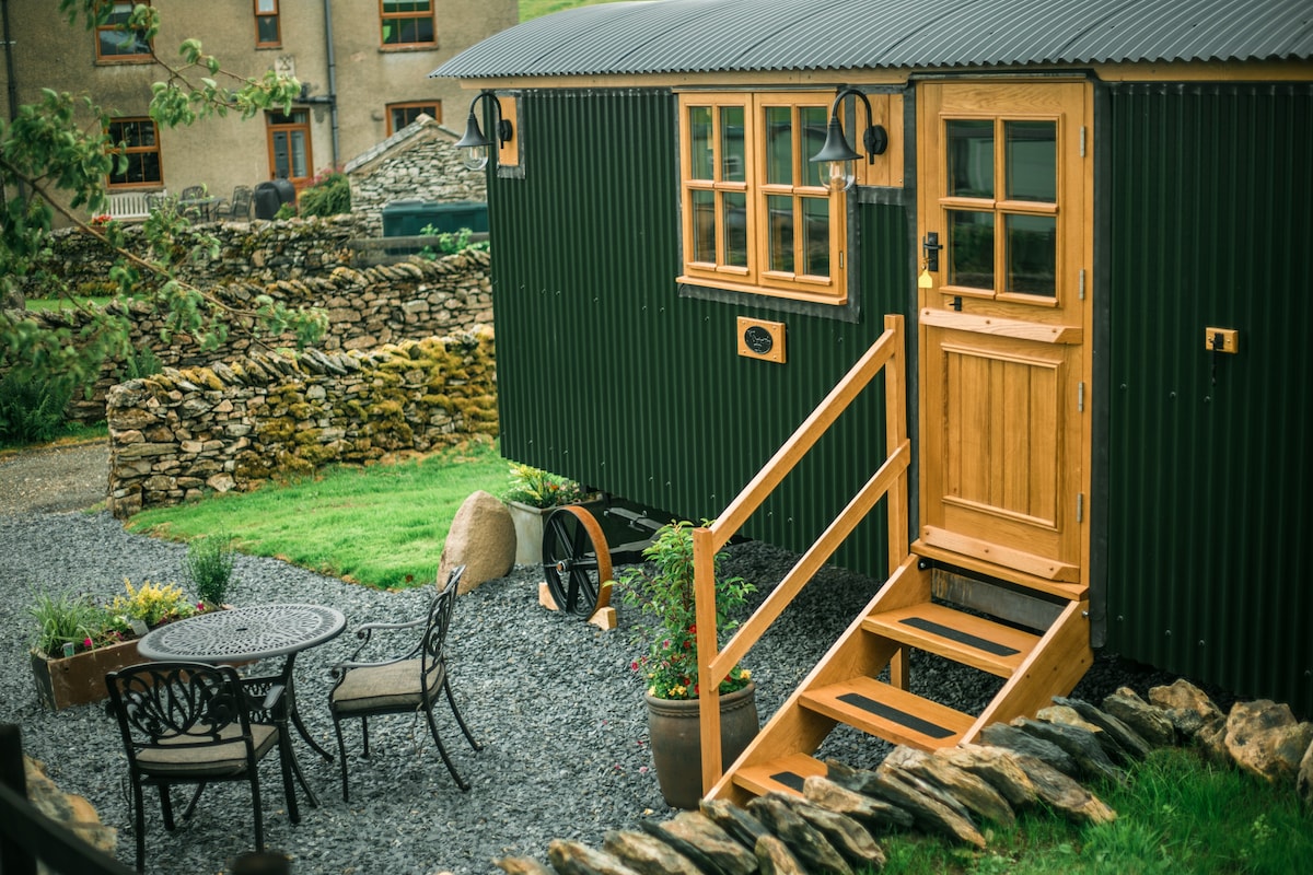 NEW Luxury Shepherds Hut Cumbrian Countryside