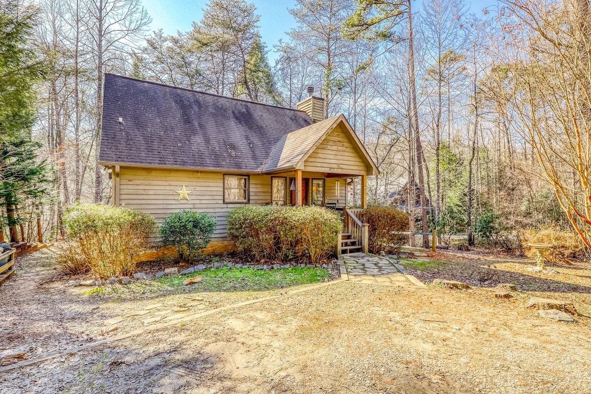 Lovely dog-friendly cabin w/ wood-burning stove, private hot tub, & free WiFi!