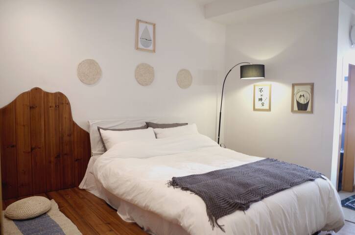 半宿|一半生活 一半意外 象鼻山脚下的半日浮生小屋-主卧双人床