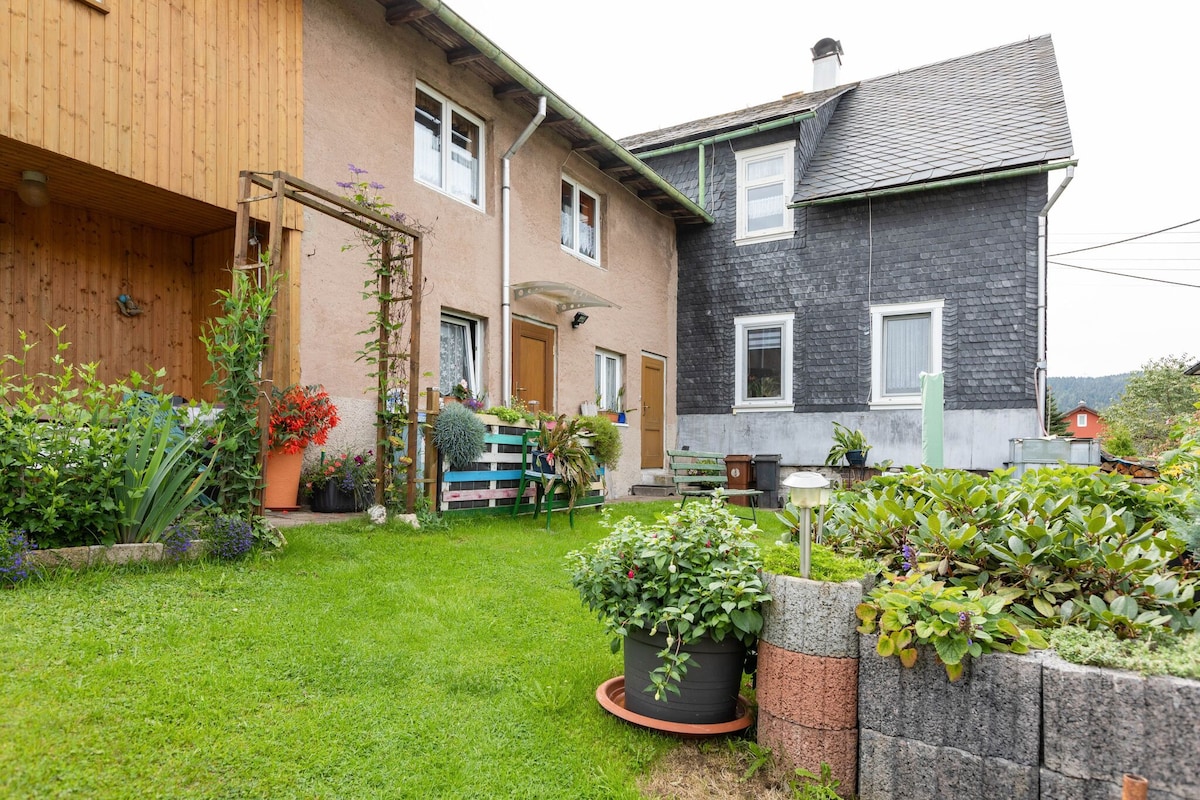 带花园的舒适公寓，位于阿尔滕菲尔德（ Altenfeld ）