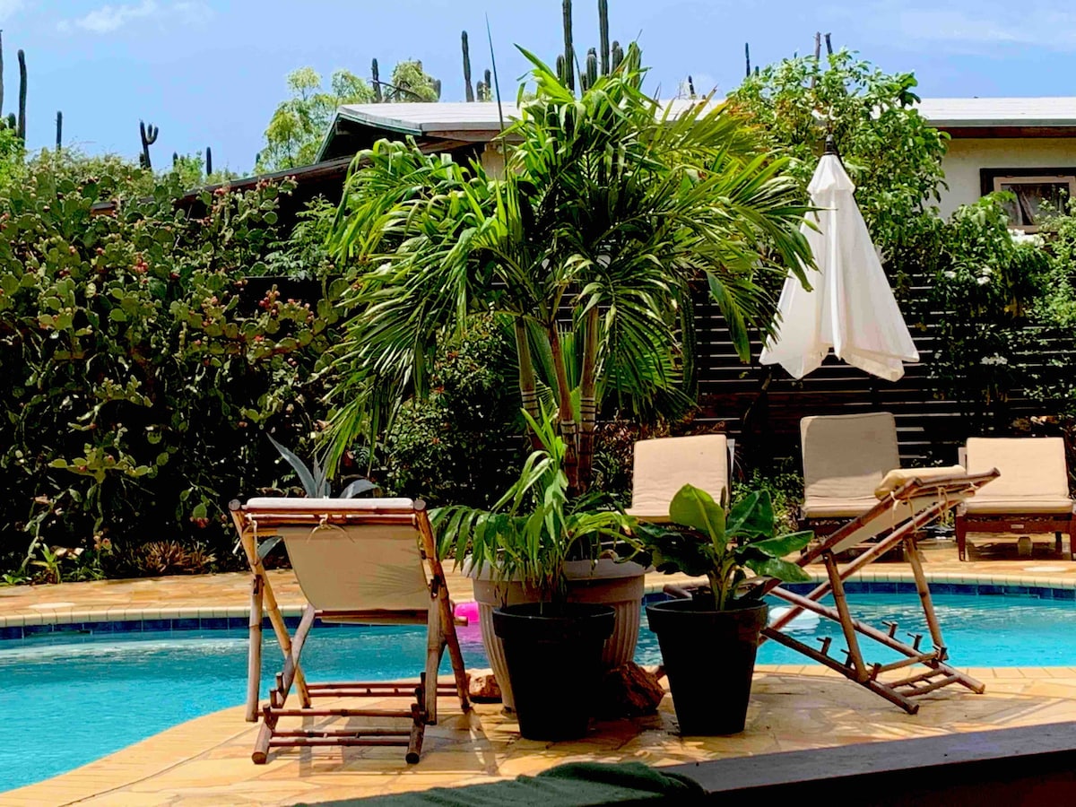 Casita Sonrisa - An Oasis & Tropical Garden