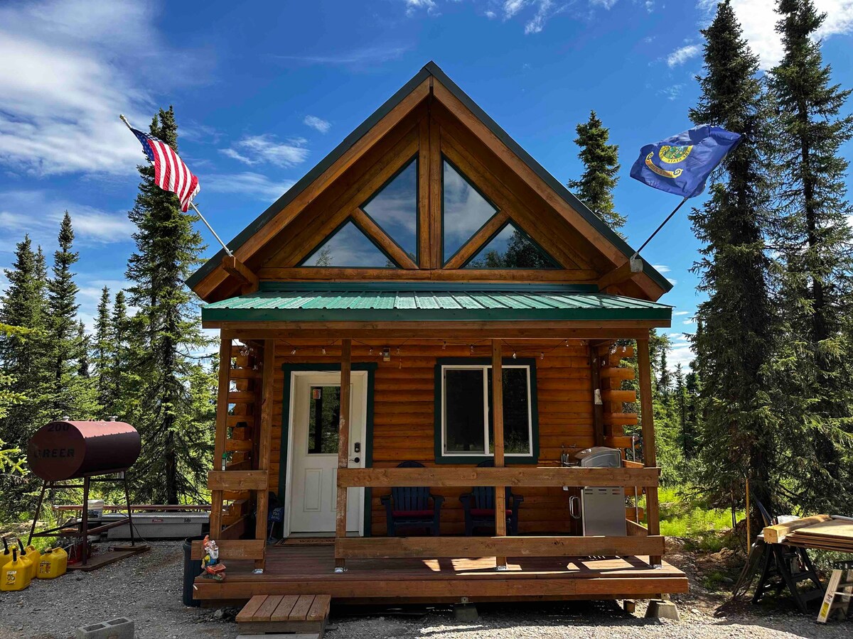 Caribou Log Cabin (Stampede Rd) ，最多可入住6人