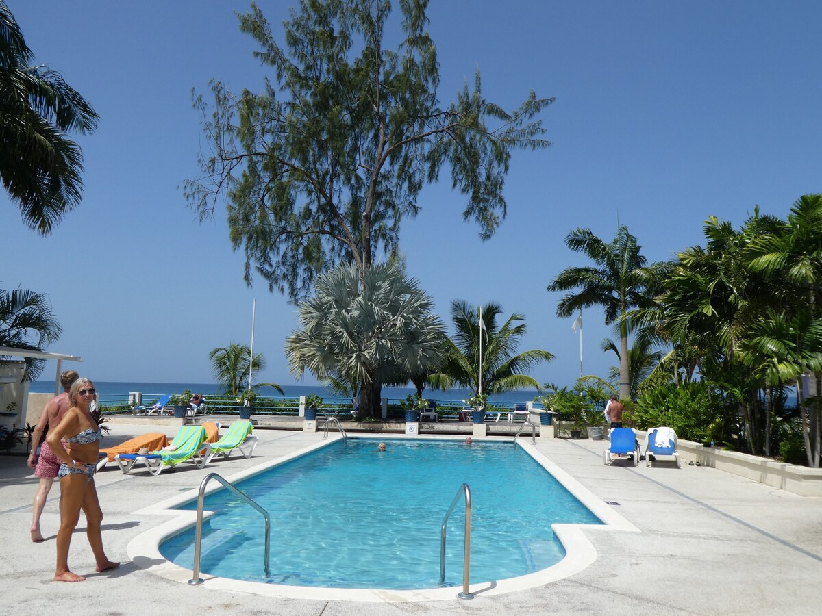 Fully equipped 4 BR, private pool & beach club