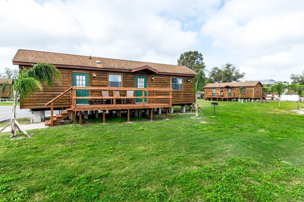 Lakefront Vacation Cabin on Lake Seminole #407