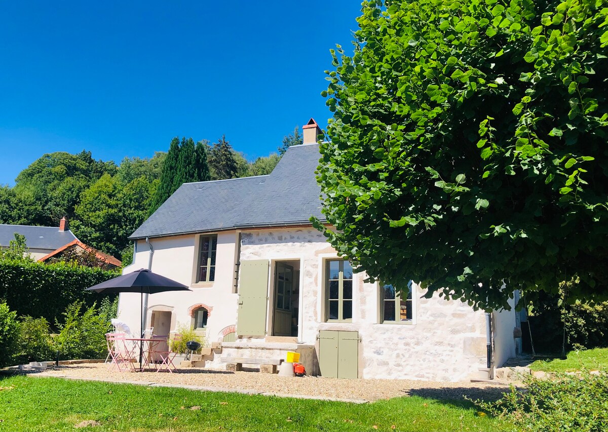 Jolie fermette, vue dégagée sur le Morvan