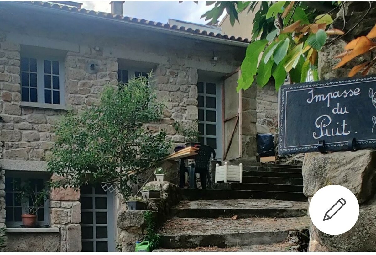 Maison dans petit hameau Ardéchois