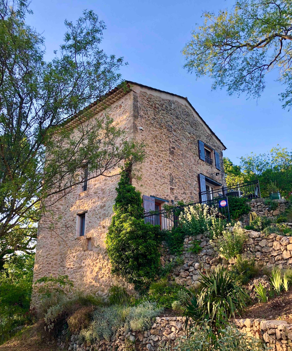 Luxurious Medieval Bastidon on private wine estate