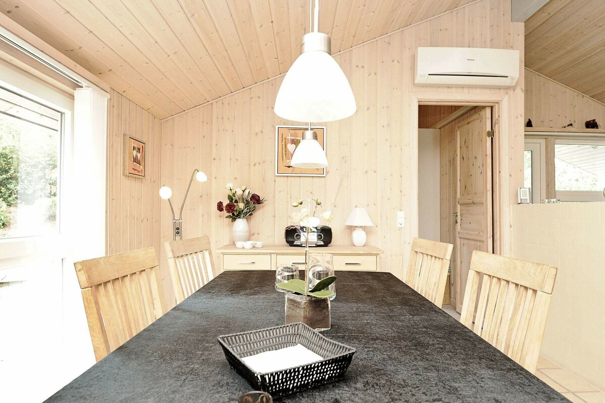 6 person holiday home in oksbøl