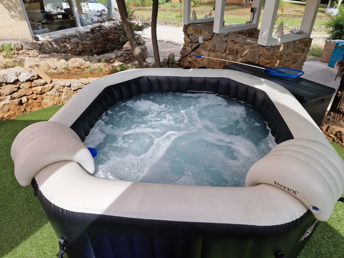 Gîte l'écureuil d'Anduze avec jacuzzi