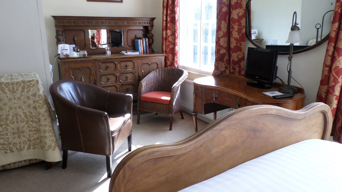 英式村庄旅馆宽敞的双人床