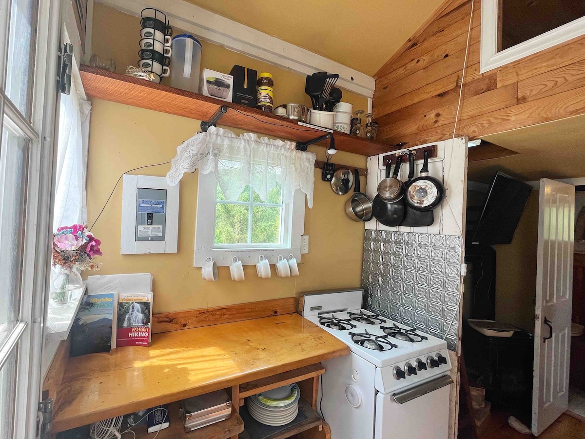 Rustic Vermont Tiny Home - Off Grid