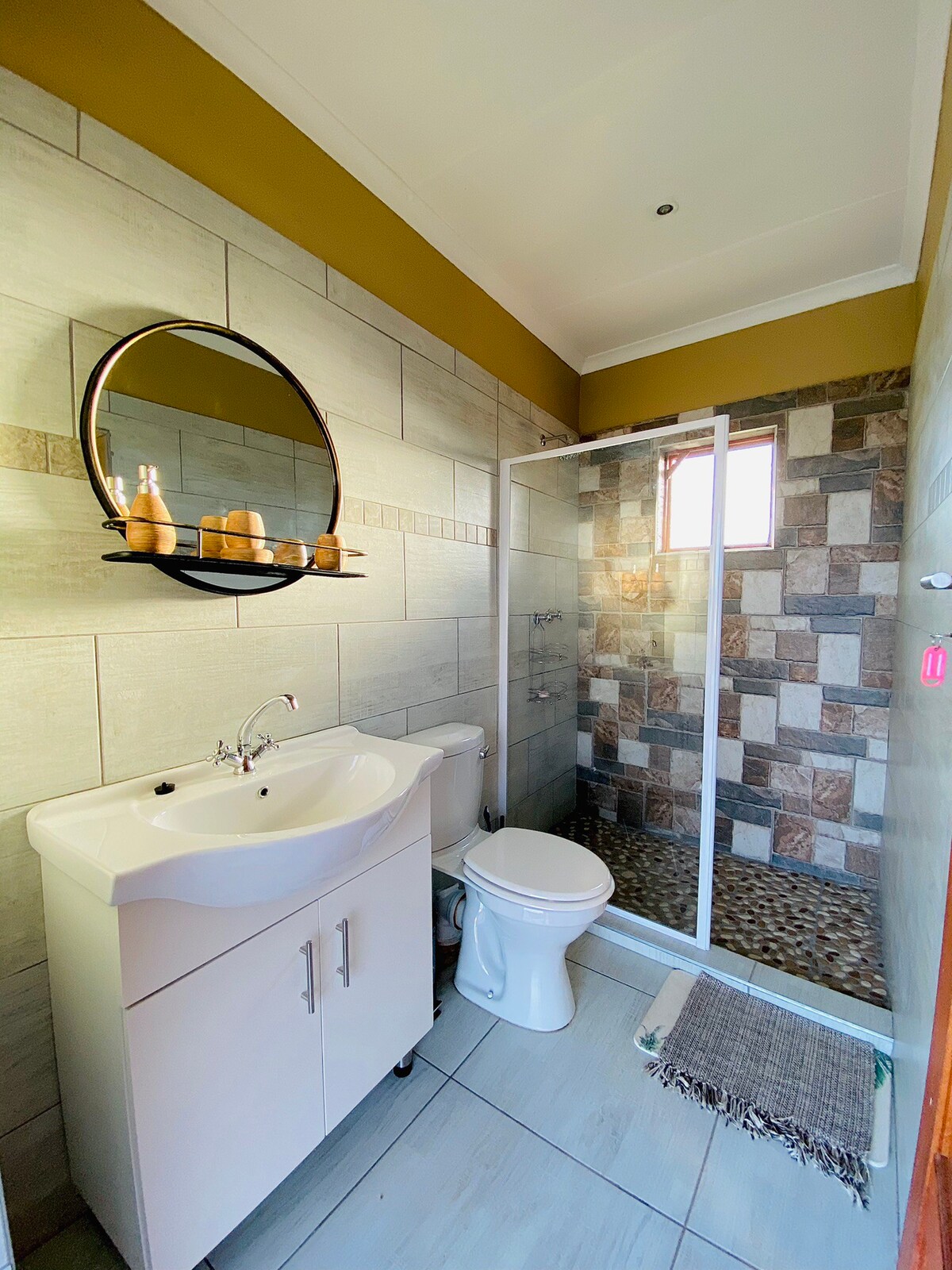 NEW! Insta-worthy En suite / Private Lodge on Farm