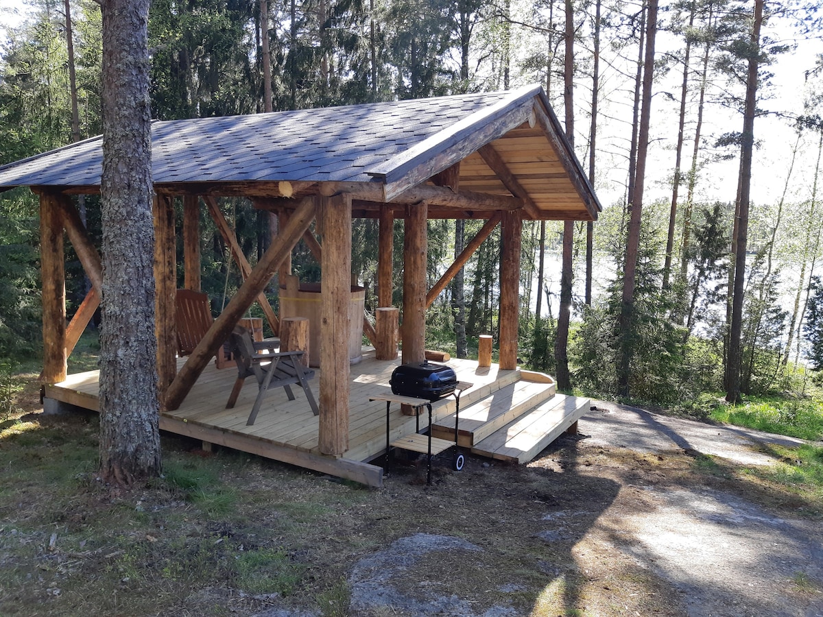 Viehättävä mökki/湖畔舒适的小屋