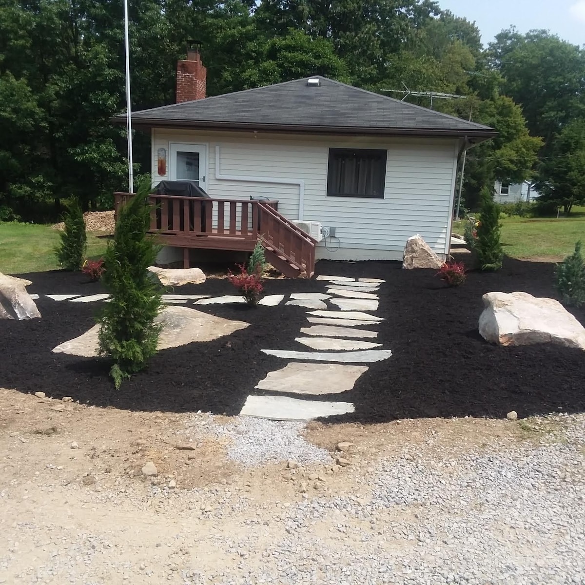 Relaxing get-a-way Boone Mountain 2 bedroom camp