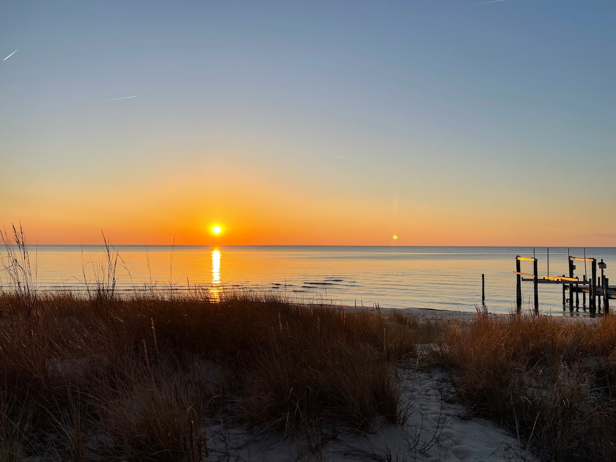 ESVA Silver Beach Getaway - Beach front