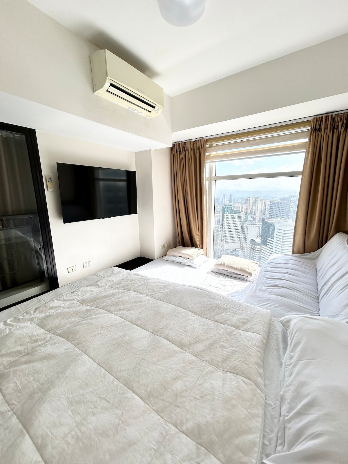 2-Bedroom Loft Near Shangrila & SM Megamall