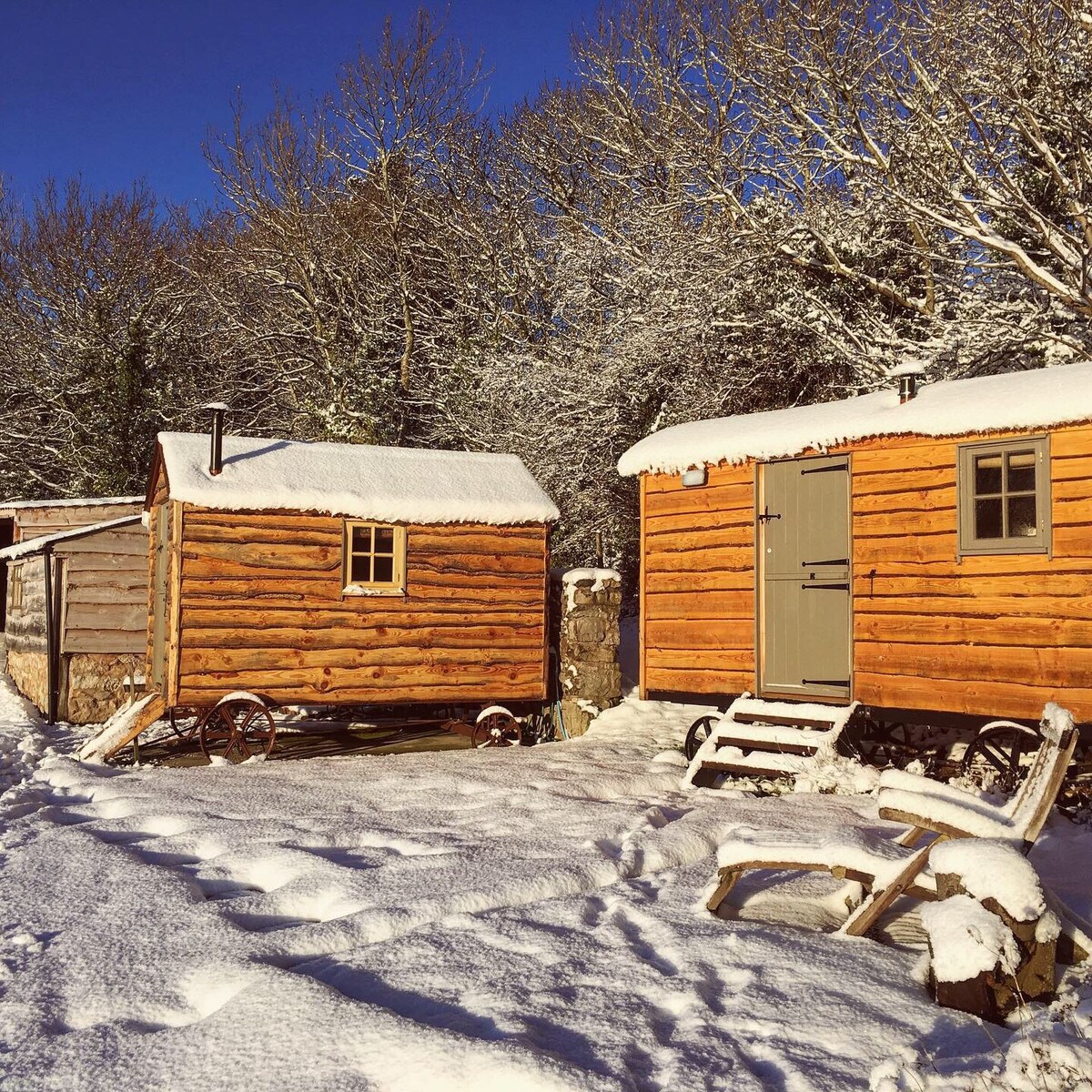 可欣赏雪地美景的豪华小木屋