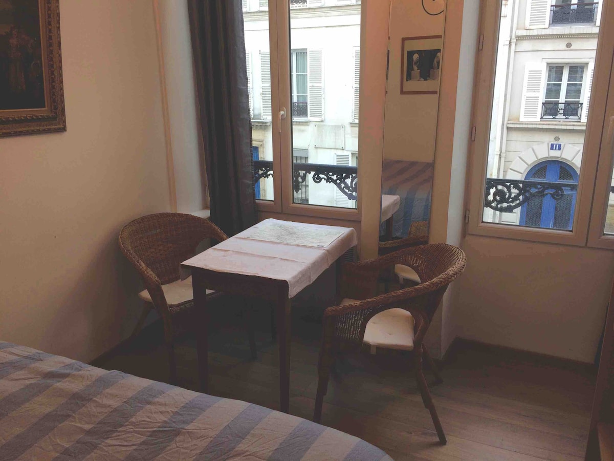 巴黎圣母院附近的小型新单间公寓