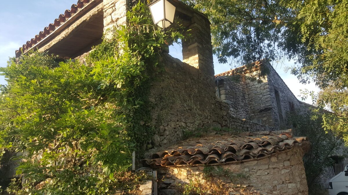 Maison authentique au cœur du Larzac Méridional