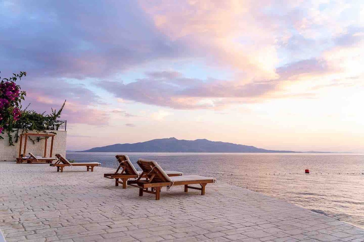 Luxury beachfront, 3-bed, 2-bath, panoramic view