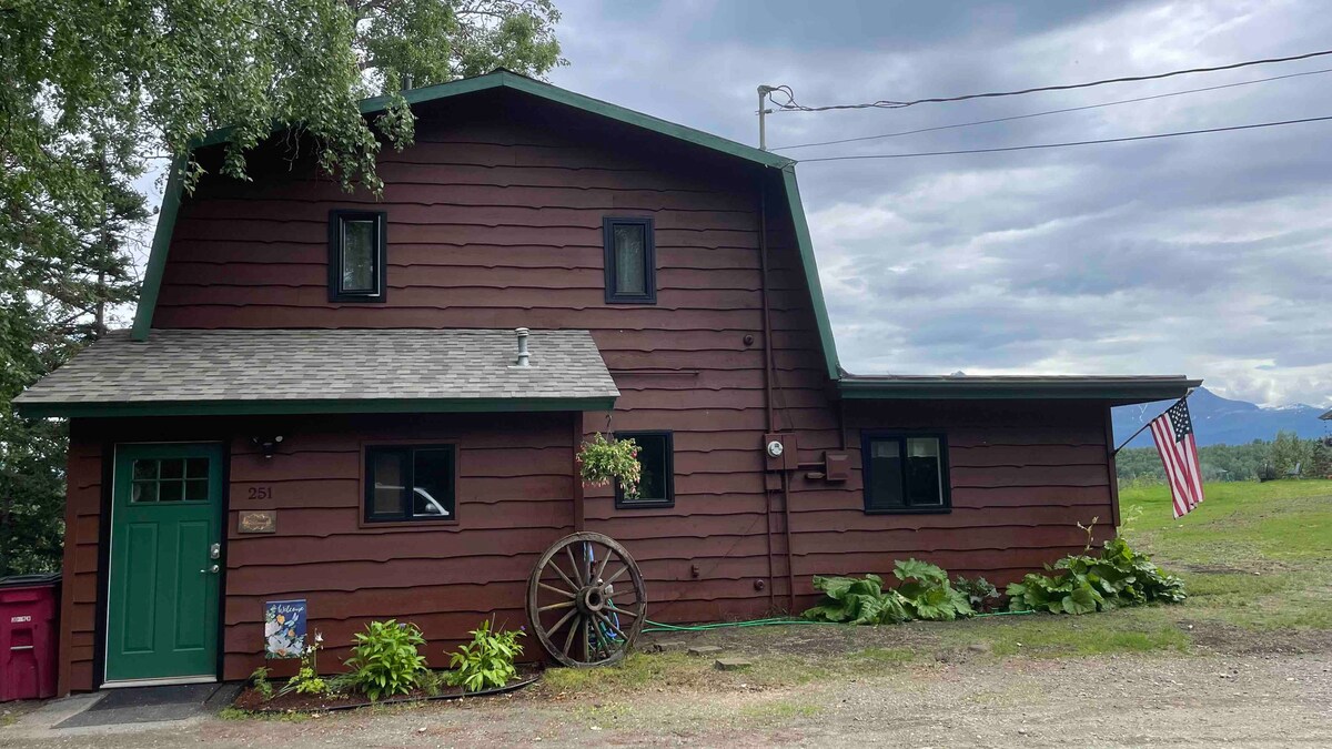 Hyer Mountain Vista-Farmhouse
